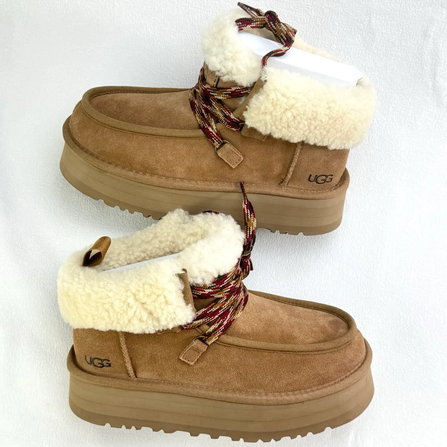 Self-pickup 💰560 Ugg Fukala lace-up boots 3954 The official website's main recommendation. A must-have for Maillard in autumn and winter. Every color matches well. The shape is super positive. The soles are increased by 3.8cm. Perfectly modifying the leg shape. Simple and elegant style. Must be arranged! size：35-40